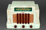 Addison 5 ’Courthouse’ Radio in Pistachio + Burgundy Catalin - Great